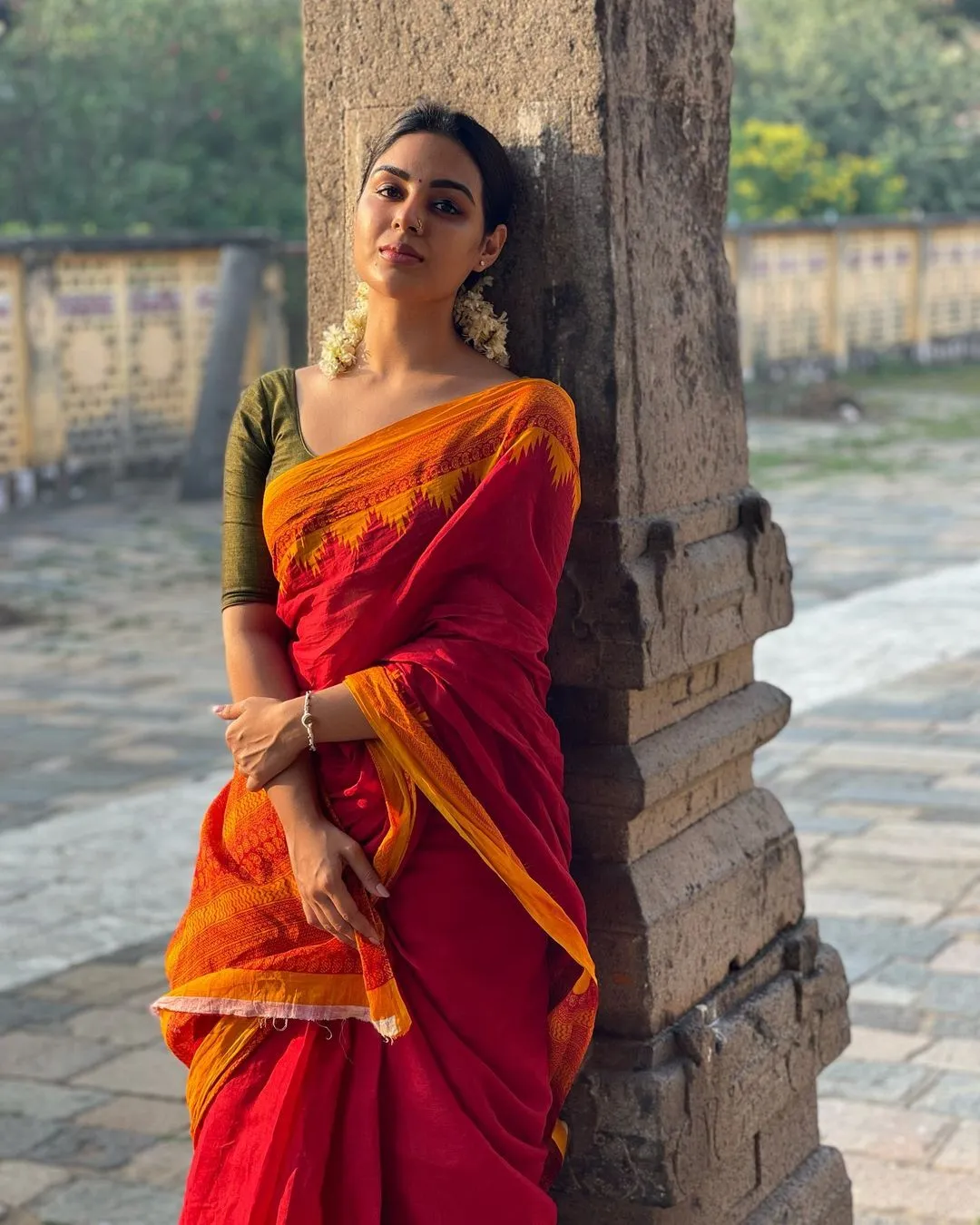 SOUTH INDIAN ACTRESS SAMYUKTHA MENON STILLS IN ORANGE SAREE 5